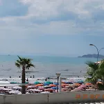 Fiona's Sea View Apartment *