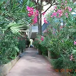 Fiona's Sea View Apartment *