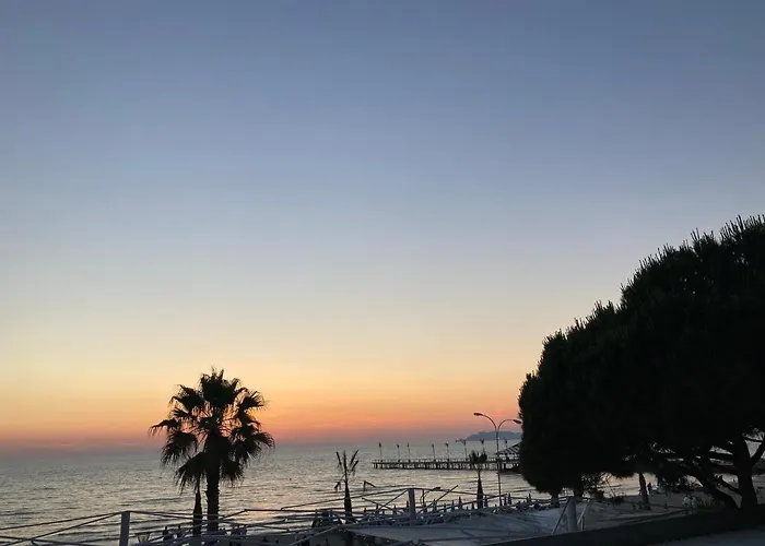 Fiona's Sea View Apartment *