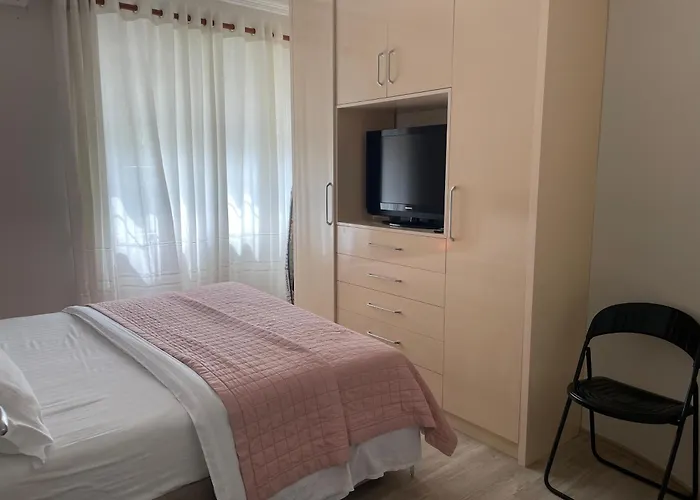 Apartment Fiona's Sea View Golem (Tirana)