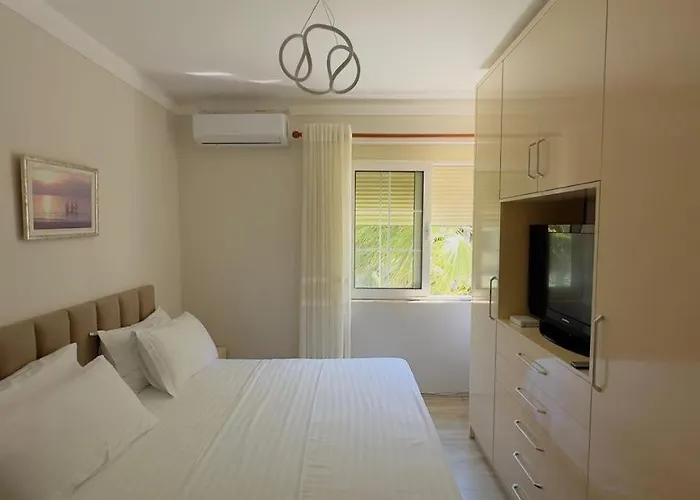 Fiona's Sea View Apartment Golem (Tirana)