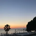 Fiona's Sea View Apartment *