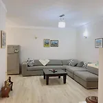Fiona's Sea View Apartment *