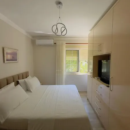 Fiona's Sea View Apartment Golem (Tirana)