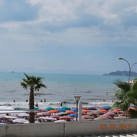 Fiona's Sea View Apartman *