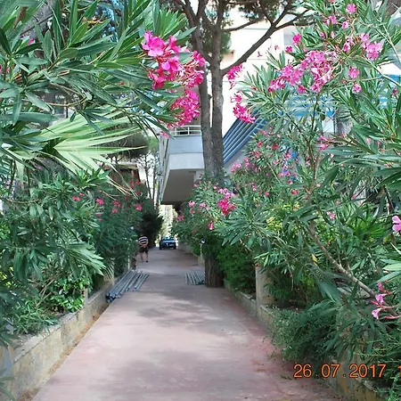 Fiona's Sea View Apartman *